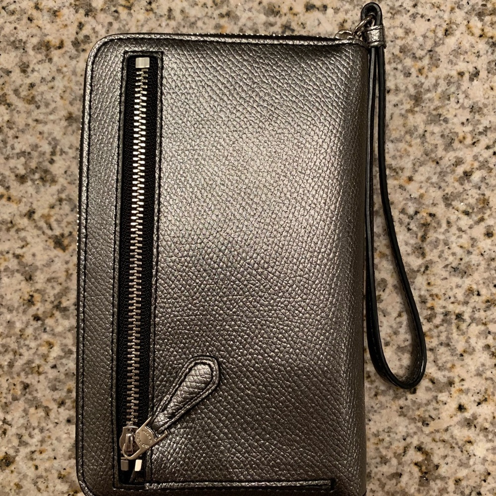 💥SOLD💥 Authentic Coach IPhone Wallet - Picture 2 of 3